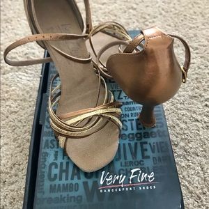 Women’s salsa dancing shoes